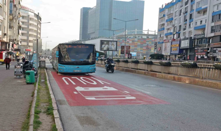 Antalya’da trafikte halk otobüslerine özel şerit uygulaması başladı