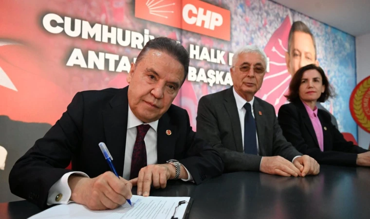 Antalya’da ilk imza Muhittin Böcek’ten