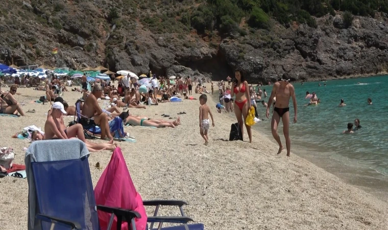 ALANYA”DA TURİSTLER DENİZE AKIN ETTİ