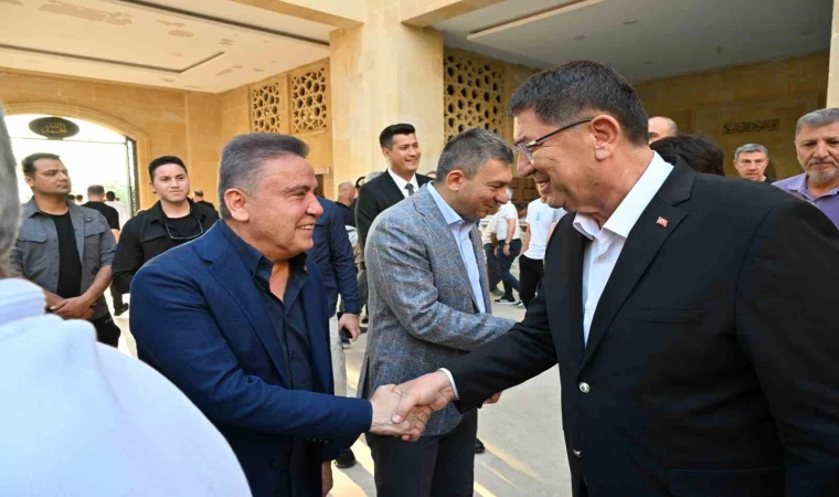 Muhittin Böcek protokol ve vatandaşlarla bayramlaştı