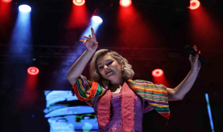 Yörük Türkmen Festivali’nde Funda Arar coşkusu