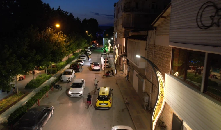KORKUTELİ AYDINLANIYOR, CADDELER YENİLENİYOR