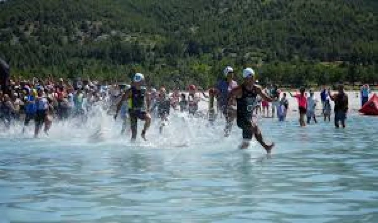 Türkiye'nin Maldivleri Salda Lake Triatlon nefes kesti