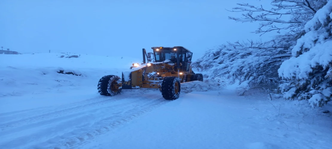KORKUTELİ BELEDİYESİ KARLA MÜCADELE EKİPLERİ GÖREVDE