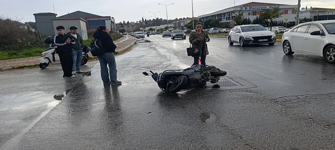 Manavgat’ta otomobille çarpışan motosikletli yaralandı