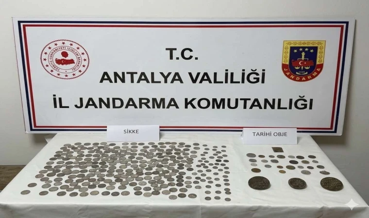Kaş’ta tarihi eser kaçakçılığı operasyonu: Çok sayıda obje ve gümüş sikke ele geçirildi