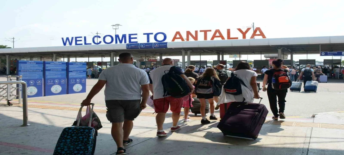 Antalya’da erken rezervasyonlarda iptallere rağmen akış devam ediyor talep umudu sürüyor