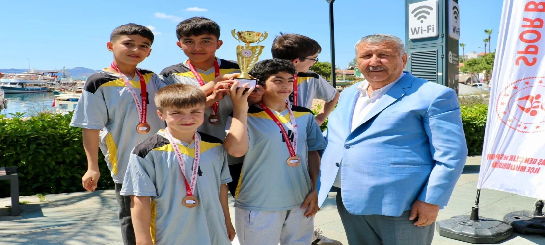 DEMİRHAN'DAN ÇOCUKLARA ÖDÜL