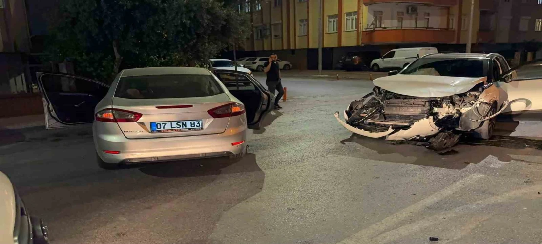 Manavgat’ta otomobiller çarpıştı: 4 yaralı