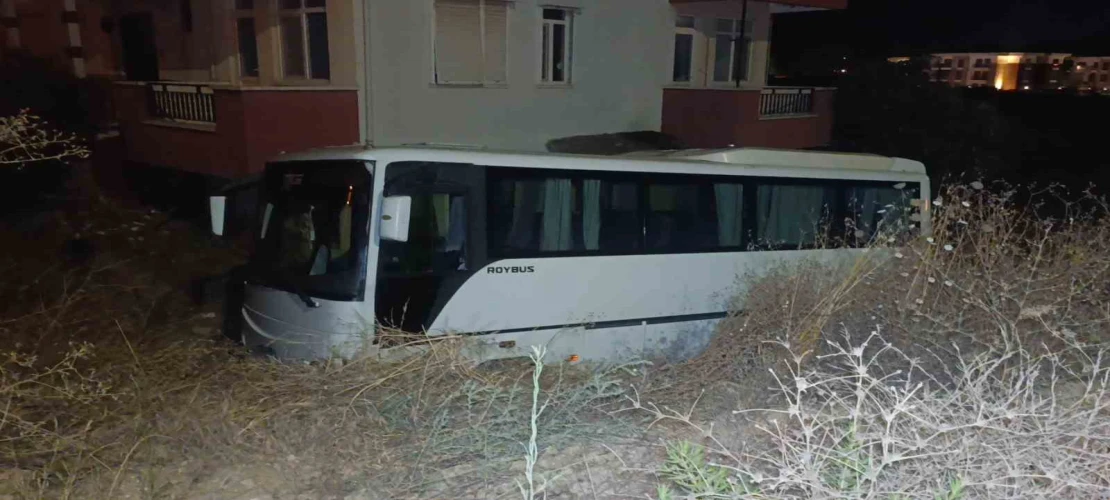 Antalya’da midibüs otomobille çarpıştı: 6 yaralı