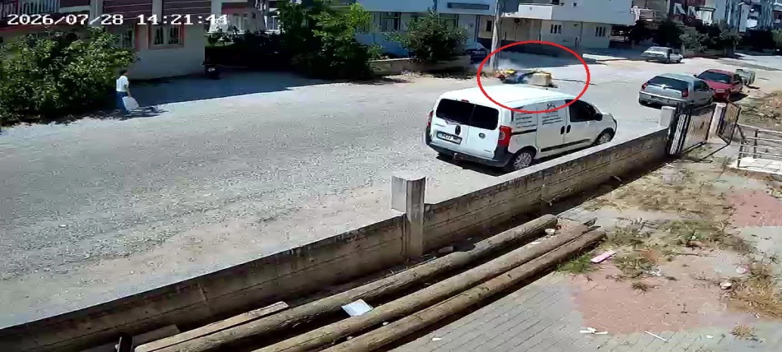 Aşırı sıcaktan etkilenen postacı kaza yaptı