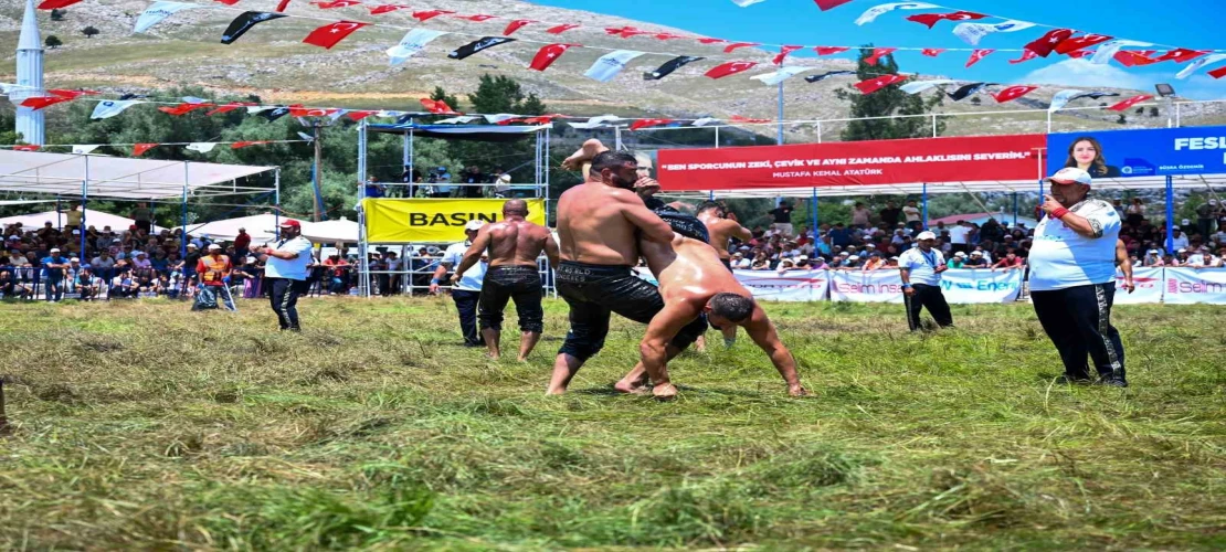 Feslikan Yağlı Pehlivan Güreşleri’ni Başpehlivan Erkan Taş kazandı