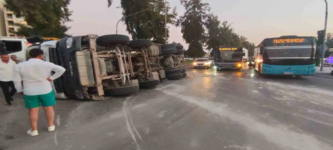 Antalya’da beton mikseri devrildi: 1 yaralı
