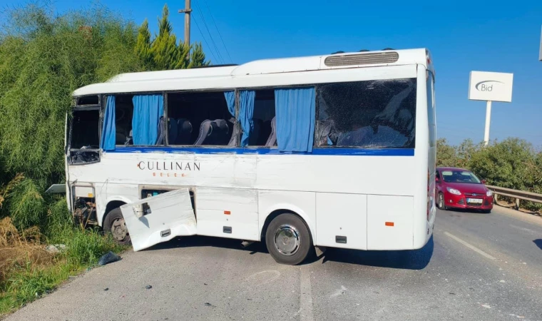 Antalya’da tur otobüsü ile servis minibüsü çarpıştı: 6 yaralı