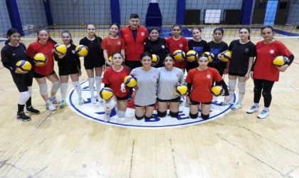 Kepez’in voleybol jenerasyonu parlıyor