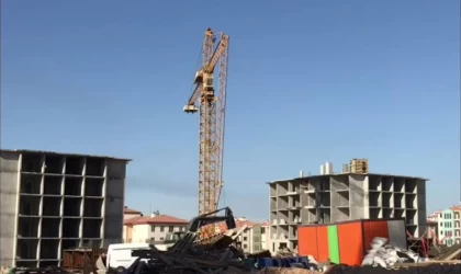 Vinç Parçası İşçinin Üzerine Düştü