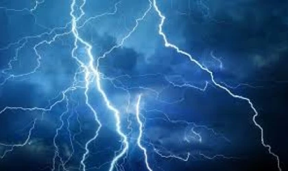 Antalya’da Tramvay Hattına Yıldırım Düştü