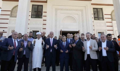 İLK CUMA NAMAZINI BERABER KILDILAR