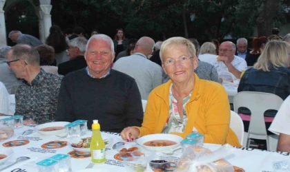 ALANYADAKİ YABANCILAR İFTARDA BULUŞTU