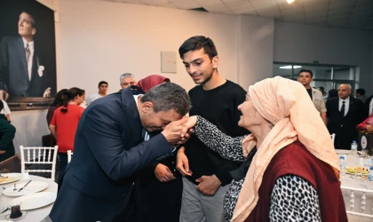 VALİ ŞAHİN MANAVGATLILARLA BULUŞTU