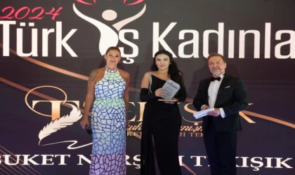 Buket Nurşah Tekışık muhteşem gecede plaketini aldı