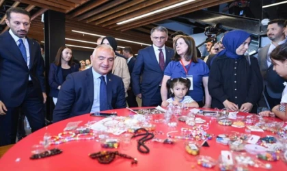 Bakan Ersoy: Van adeta Sanat Galerisi’ne dönüşecek