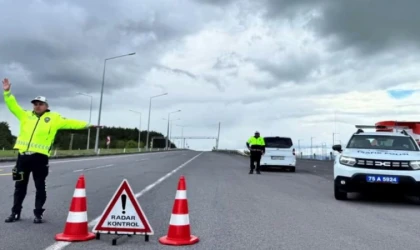 Tatilin 1. gününde 407 bin 731 araç denetlendi