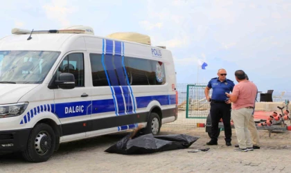 CANSIZ BEDENİ SAHİLDE BULUNDU