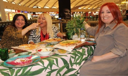 Safiye Soyman kendine pide ziyafeti çekti