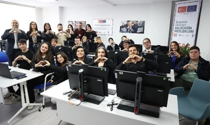 Antalya Büyükşehir dijital gençlik merkezi açıldı