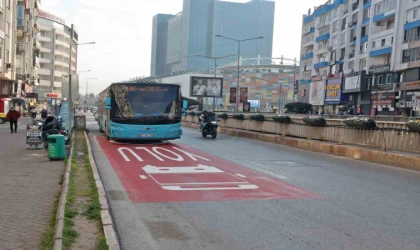Antalya’da trafikte halk otobüslerine özel şerit uygulaması başladı