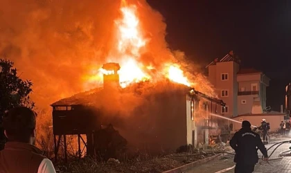 Kemer’de ev yangını