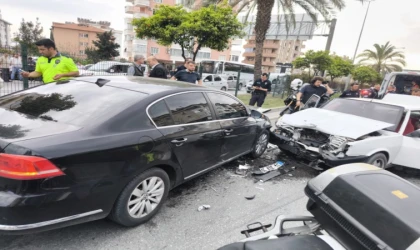 Polisin ’dur’ ihtarına uymayan sürücü ortalığı savaş alanına çevirdi
