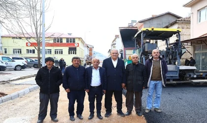 Büyükşehir Belediyesi’nden Gündoğmuş’a sıcak asfalt