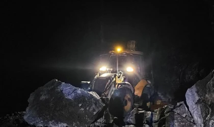 Heyelan nedeniyle kapanan Taşatan yolu açıldı