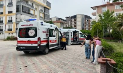 Burdur’da genç kızların bıçaklı kavgası kanlı bitti.