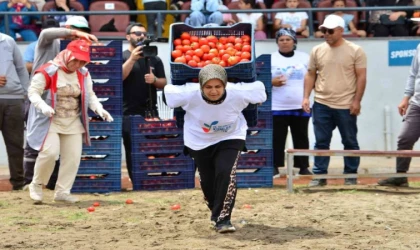 DOMATES YEME YARIŞMASI NEFESLERİ KESTİ