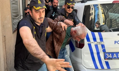 ÖZEL’E YUMRUK