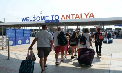 Antalya Havalimanı bayramda rekor kırdı