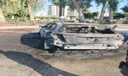 Antalya’da otomobil alev topuna döndü