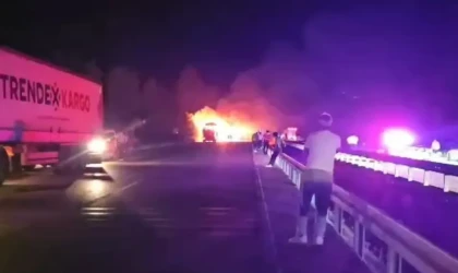 Burdur'dan çıkış yapan yolcu otobüsü Keçiborlu'da yandı.