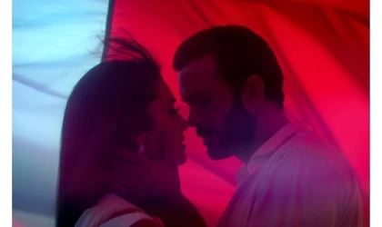 Hande Erçel ve Barış Arduç’un Başrollerinde Yer Aldığı Disney+’ın &apos;Aşkı Hatırla’ Dizisinden Yeni Tanıtım Yayınlandı!