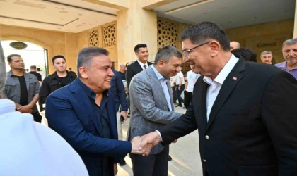 Muhittin Böcek protokol ve vatandaşlarla bayramlaştı