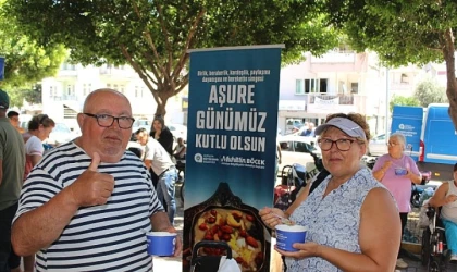 Antalya Büyükşehir Belediyesi’nin geleneksel aşure ikramları devam ediyor