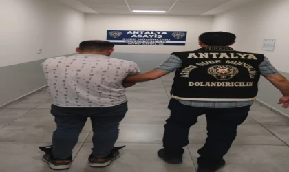 Antalya’da kendisini istihbarat görevlisi olarak tanıtan…