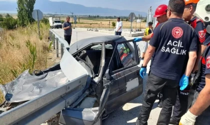 FECİ KAZA BARİYERLERE ÇARPTI