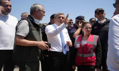 Vali Şahin: "Yangınlar şehir merkezlerinde ciddi risk oluşturdu"