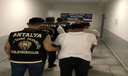Antalya’da kendini devlet görevlisi olarak tanıtıp vurgun yapan 4 şüpheli tutuklandı