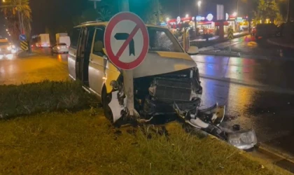 Danimarkalı aile, tur minibüslerinin kazasında hafif yaralandı