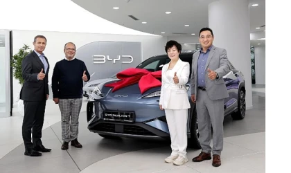 BYD Başkan Yardımcısı Stella Li, Türkiye’de İlk SEALION 7 Teslimatını Gerçekleştirdi